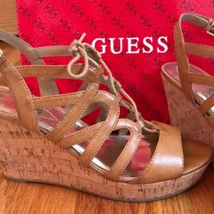 GUESS 9.5 wedged sandals
